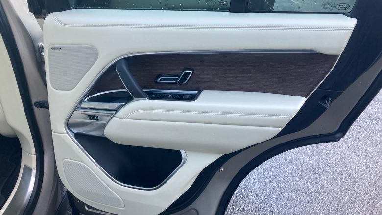 Land Rover Range Rover 3.0 D300 HSE 4dr Auto Diesel Estate